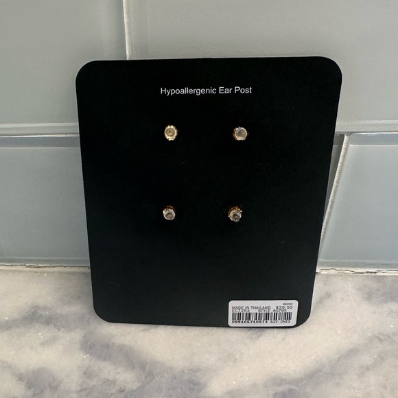 J. Crew Classic Preppy Gold Feather Earrings with Pearl Accent - Picture 3 of 5